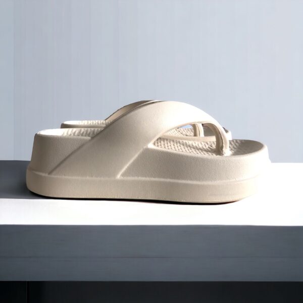 Chinelo em Plataforma Slide Eva White Fem. Ref.350
